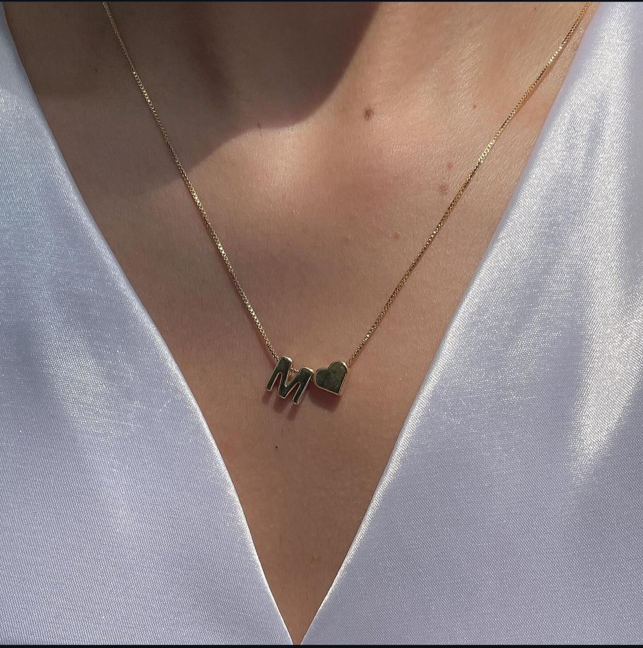 COLLAR PERSONALIZADO: INICIAL + CORAZÓN ❤️📿