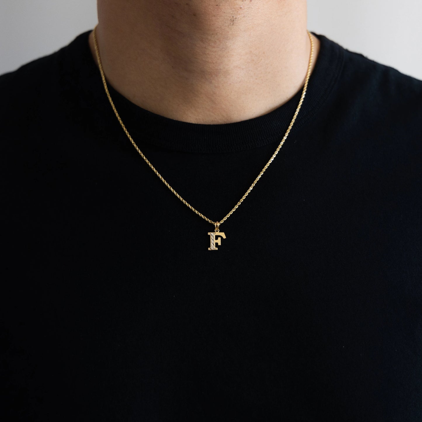COLLAR PERSONALIZADO: INICIAL + CORAZÓN ❤️📿